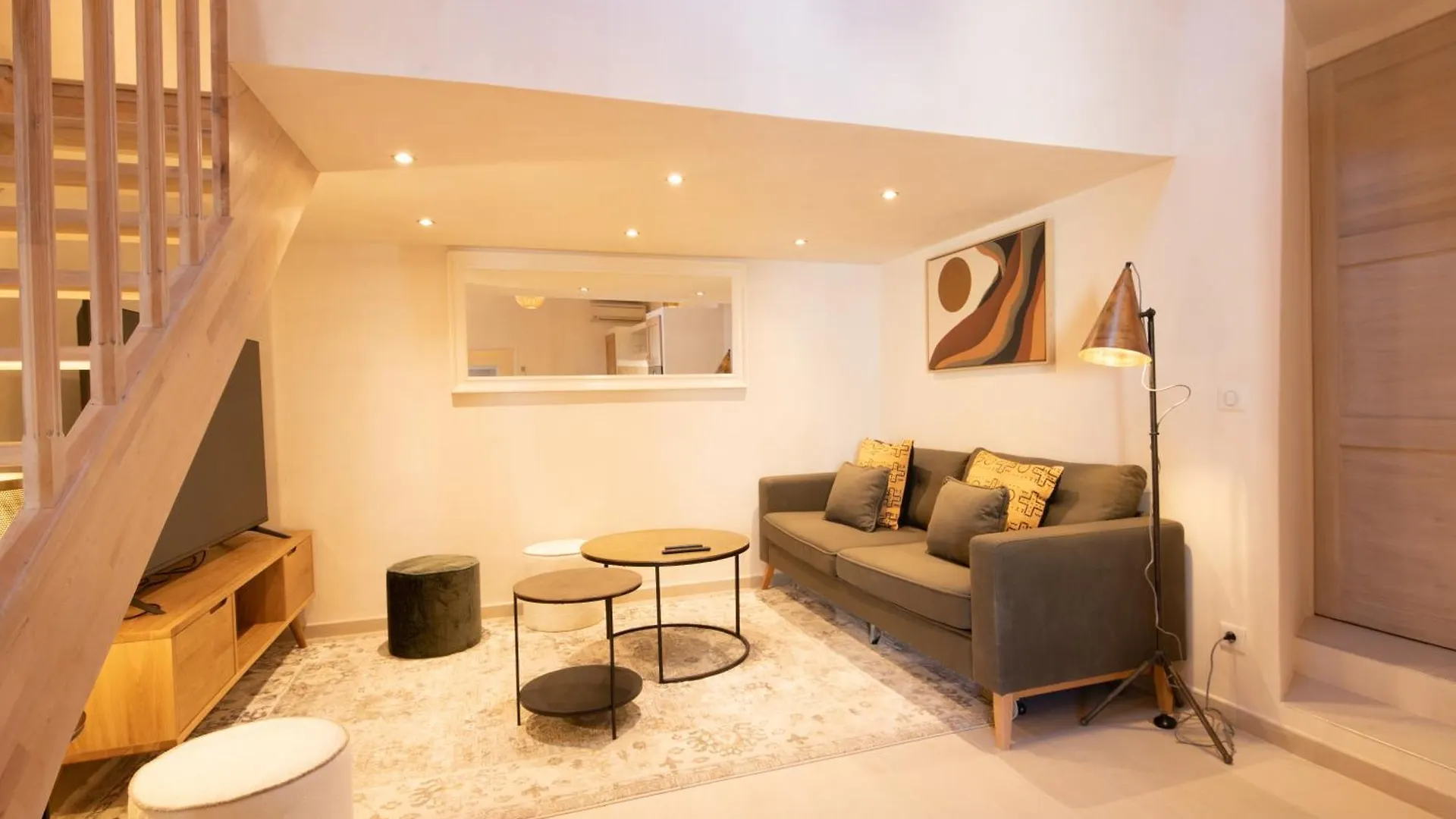 Pick A Flat\'S Apartment In Saint-Tropez- Rue Du Portail Neuf contacts